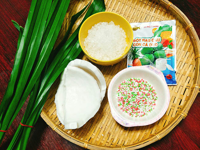 Cách làm chè dừa non thạch lá dứa ngon bất bại giải nhiệt mùa hè2