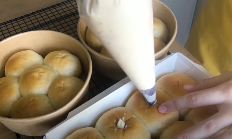 banh-sua-chay-kem-tuoi-hap-dan-beo-ngay bánh sữa chảy kem tươi Bánh sữa chảy kem tươi: hấp dẫn, béo ngậy của món bánh từ Thái Lan banh sua chay kem tuoi hap dan beo ngay cua mon banh thai lan 5