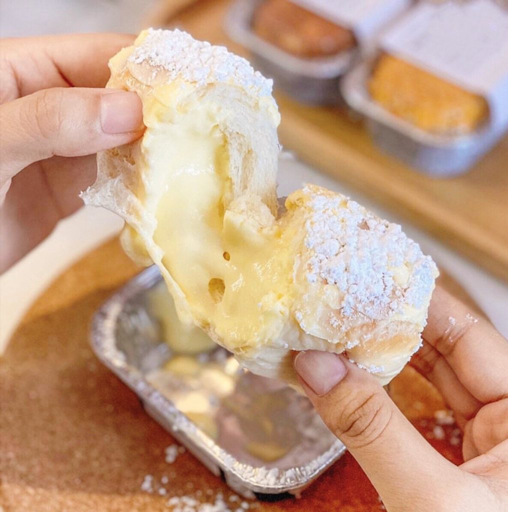 kem-bo-tan-chay-ngon-lim-tim bánh sữa chảy kem tươi Bánh sữa chảy kem tươi: hấp dẫn, béo ngậy của món bánh từ Thái Lan banh sua chay kem tuoi hap dan beo ngay cua mon banh thai lan 2 1016x1024