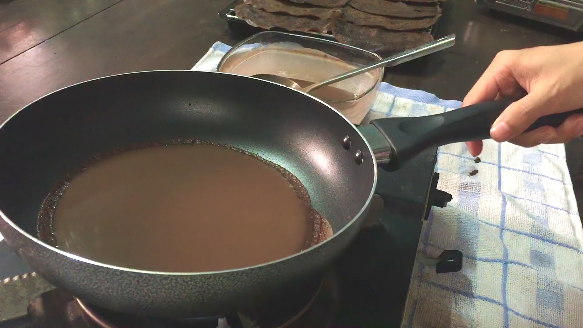 cách làm bánh crepe socola 5