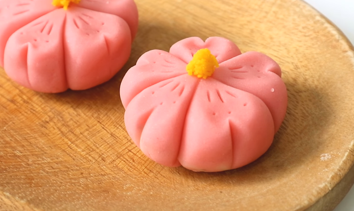wagashi-sakura-01 wagashi Wagashi &#8211; Món bánh ngọt truyền thống Nhật Bản đẹp tựa bức tranh wagashi sakura 01
