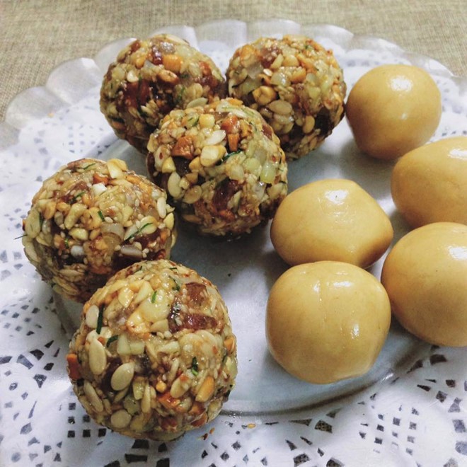 làm bánh trung thu không cần lò nướng làm bánh trung thu không cần lò nướng Làm bánh Trung thu không cần lò nướng &#8211; tưởng khó mà lại cực dễ lam banh trung thu khong can lo nuong5