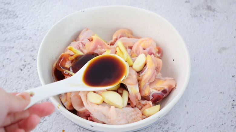 Thịt gà đem hấp cùng loại nguyên liệu này vừa mềm ngọt lại thơm nức - Ảnh 4.